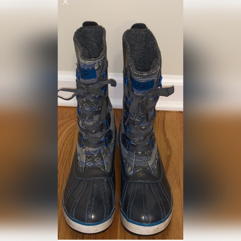 (SOLD)...Women UGG boots *OPEN TO OFFERS*!!